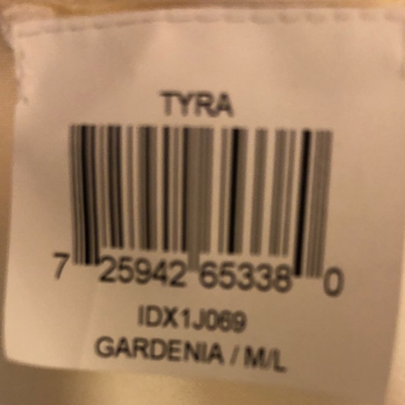 BCBG MAXAZRIA 100% SILK White Blouse, Bohemian, Oversized - Picture 3 of 4